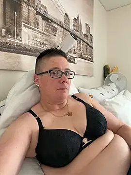 Snapshot of voluptuous-minx chatting on 19, 5, 2026 voluptuous-minx online show from 19, 5, 2026