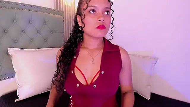 Snapshot of ValeriaJulio_ chatting on 11, 11, 2025 ValeriaJulio online show from 11, 11, 2025