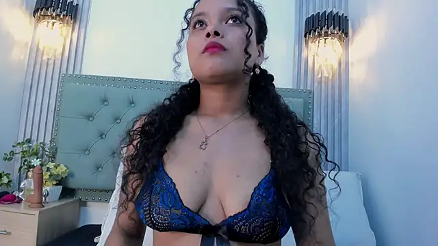 Snapshot of ValeriaJulio_ chatting on 12, 11, 2025 ValeriaJulio online show from 12, 11, 2025