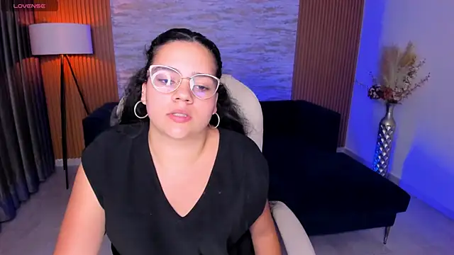 Snapshot of karlie_small chatting on 18, 7, 2026 karlie small online show from 18, 7, 2026
