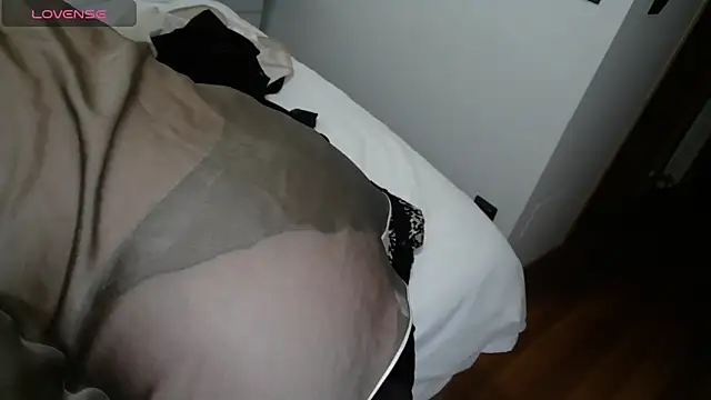 Snapshot of paulaSTendhal chatting on 5, 2, 2026 paulaSTendhal online show from 5, 2, 2026