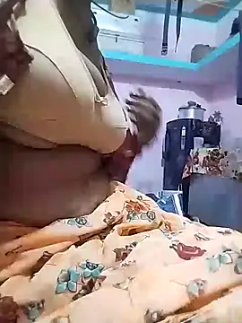 Snapshot of Shruti_Bhabhi38 chatting on 17, 9, 2025 Shruti Bhabhi38 online show from 17, 9, 2025