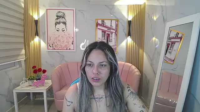 Snapshot of Jade_Jones_a chatting on 5, 12, 2025 Jade Jones a online show from 5, 12, 2025