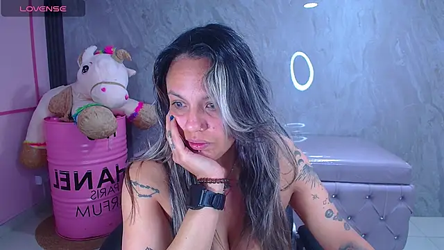 Snapshot of Jade_Jones_a chatting on 7, 1, 2026 Jade Jones a online show from 7, 1, 2026