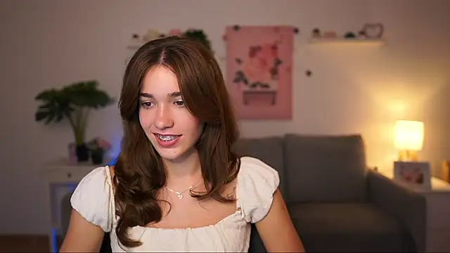 Snapshot of kissie_cat chatting on 19, 9, 2025 kissie cat online show from 19, 9, 2025
