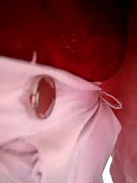 Mia-Glow online show from 4, 3, 2026