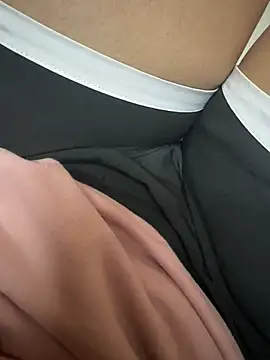 Snapshot of crazy111girl chatting on 8, 11, 2025 crazy111girl online show from 8, 11, 2025