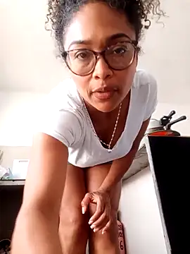 BiiancaEstradaa online show from 3, 3, 2026