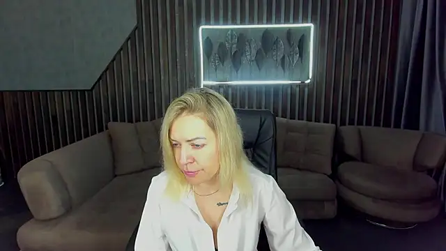 Snapshot of Anna_Snows chatting on 10, 10, 2025 Anna Snows online show from 10, 10, 2025