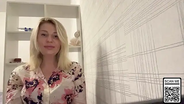 Blondie xoxoxo online show from 25, 10, 2025