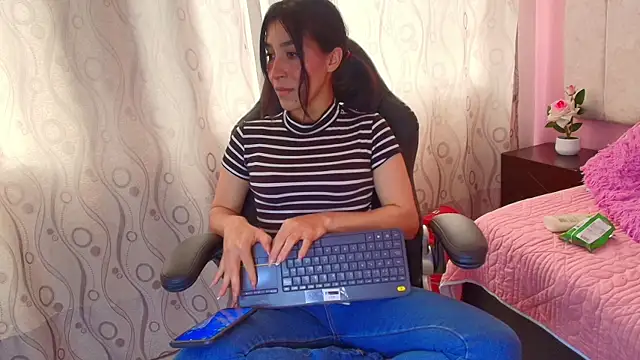 Snapshot of DarlingDuchess_ chatting on 7, 10, 2025 DarlingDuchess online show from 7, 10, 2025