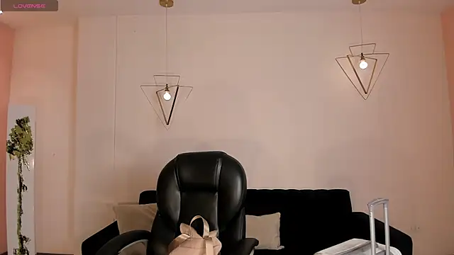 Snapshot of NataliaGaret chatting on 6, 5, 2026 NataliaGaret online show from 6, 5, 2026
