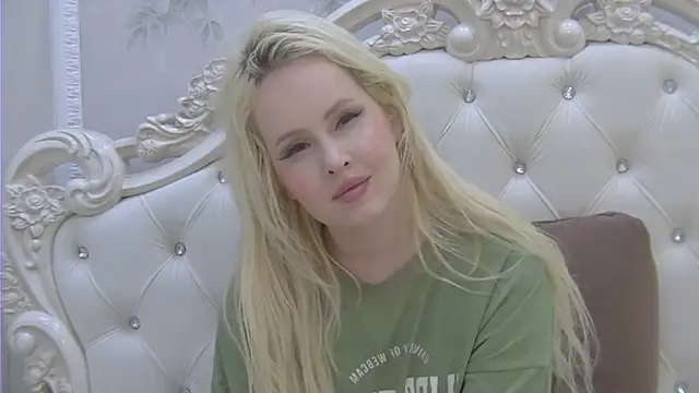 Snapshot of EllieFrosty_ chatting on 22, 6, 2026 EllieFrosty online show from 22, 6, 2026