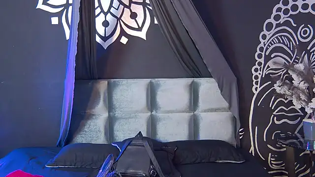 Maylu Fox online show from 27, 10, 2025