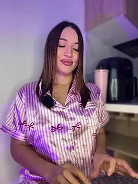 Bella-taylorr online show from 10, 4, 2026