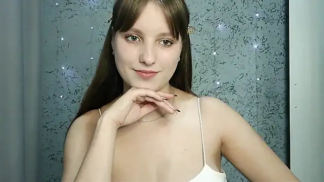 Snapshot of Leonaalove chatting on 12, 11, 2025 Leonaalove online show from 12, 11, 2025
