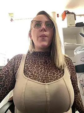 Snapshot of CurvyLust_x chatting on 26, 3, 2026 CurvyLust x online show from 26, 3, 2026