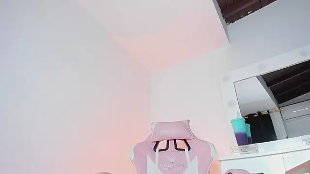 lovingdarcy  online show from 13, 3, 2026