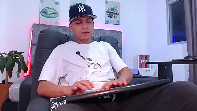 Snapshot of david_santos16 chatting on 2, 11, 2025 david santos16 online show from 2, 11, 2025