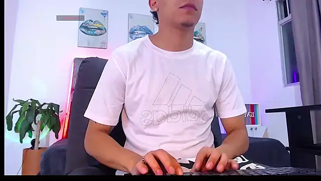 Snapshot of david_santos16 chatting on 5, 11, 2025 david santos16 online show from 5, 11, 2025