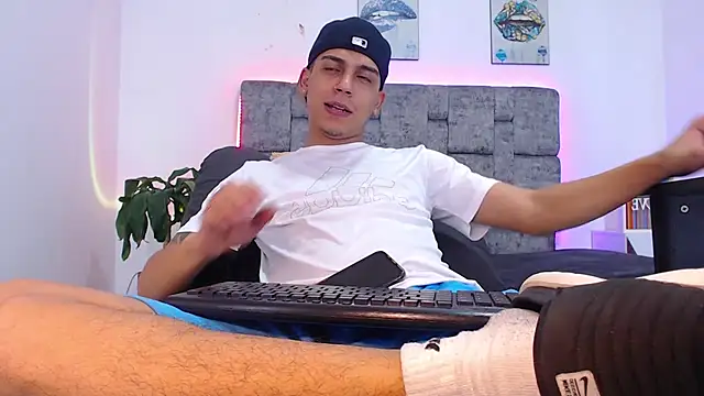 Snapshot of david_santos16 chatting on 6, 11, 2025 david santos16 online show from 6, 11, 2025