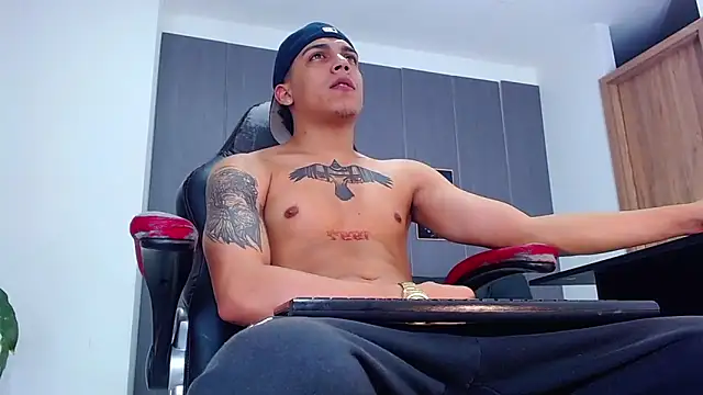 Snapshot of david_santos16 chatting on 28, 11, 2025 david santos16 online show from 28, 11, 2025