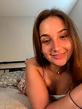 Snapshot of MadilynX777 chatting on 9, 10, 2025 MadilynX777 online show from 9, 10, 2025