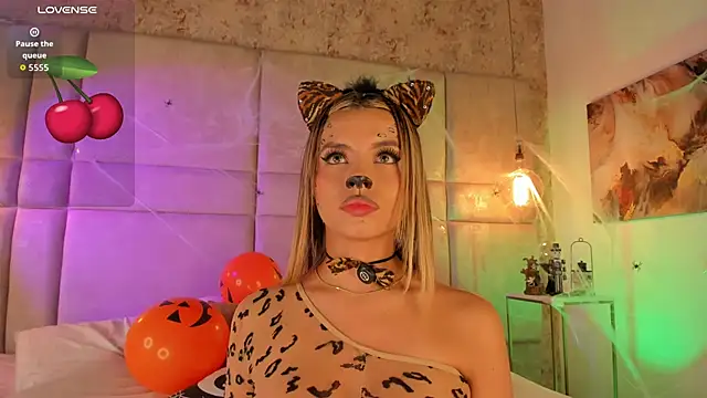 Snapshot of Mily_Vermont chatting on 31, 10, 2025 Mily Vermont online show from 31, 10, 2025