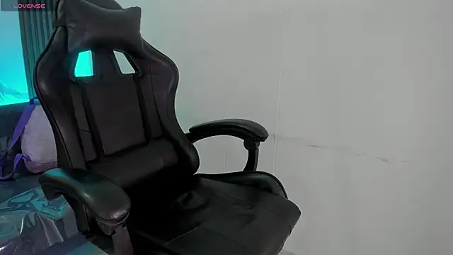 Snapshot of ShaunaDream chatting on 1, 3, 2026 ShaunaDream online show from 1, 3, 2026