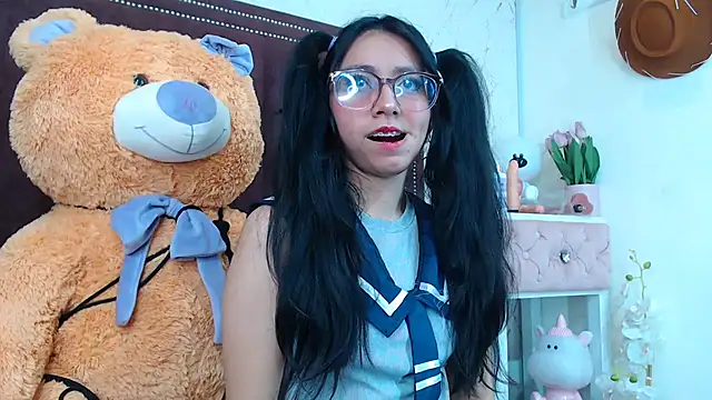 VioletxBloom online show from 9, 10, 2025