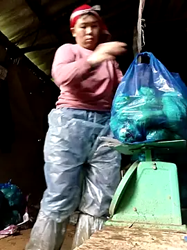 Snapshot of quynhkoolbae chatting on 8, 11, 2025 quynhkoolbae online show from 8, 11, 2025