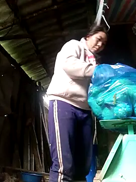 Snapshot of quynhkoolbae chatting on 13, 11, 2025 quynhkoolbae online show from 13, 11, 2025