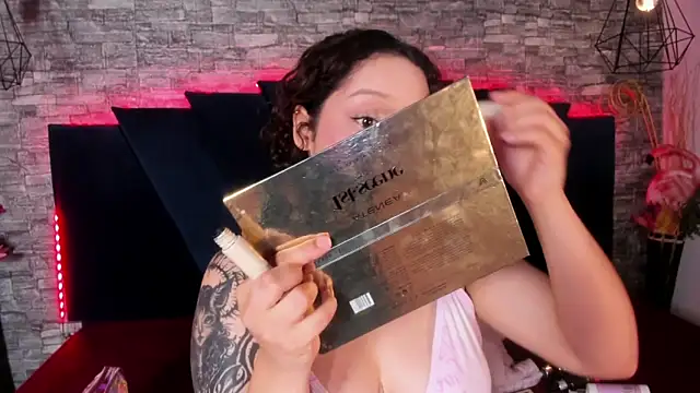 Suxan White  online show from 16, 4, 2026