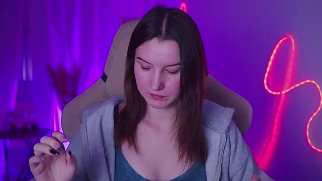 Snapshot of AgataWillis chatting on 4, 11, 2025 AgataWillis online show from 4, 11, 2025