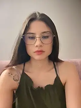 Snapshot of VioletaLorette chatting on 8, 11, 2025 VioletaLorette online show from 8, 11, 2025