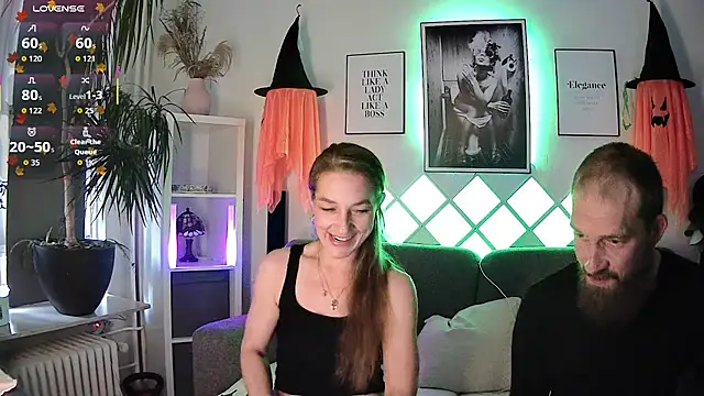 Snapshot of XBellaXundXUweX chatting on 8, 10, 2025 XBellaXundXUweX online show from 8, 10, 2025