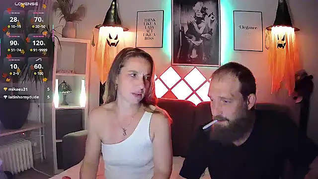 Snapshot of XBellaXundXUweX chatting on 8, 10, 2025 XBellaXundXUweX online show from 8, 10, 2025