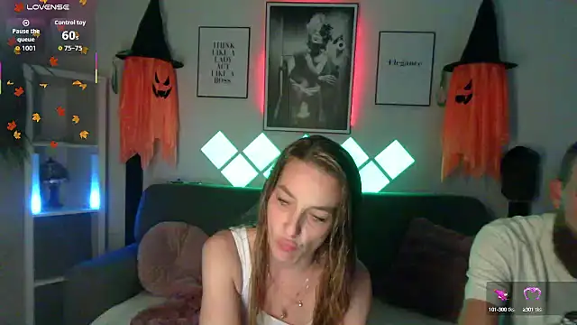 Snapshot of XBellaXundXUweX chatting on 14, 10, 2025 XBellaXundXUweX online show from 14, 10, 2025