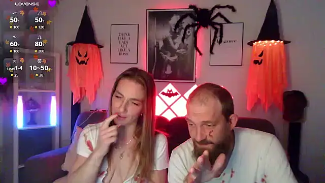 Snapshot of XBellaXundXUweX chatting on 18, 10, 2025 XBellaXundXUweX online show from 18, 10, 2025