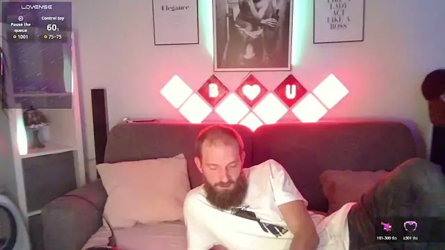 Snapshot of XBellaXundXUweX chatting on 9, 11, 2025 XBellaXundXUweX online show from 9, 11, 2025