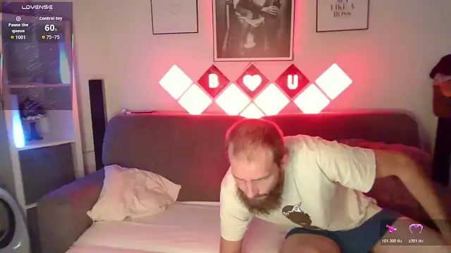 Snapshot of XBellaXundXUweX chatting on 10, 11, 2025 XBellaXundXUweX online show from 10, 11, 2025