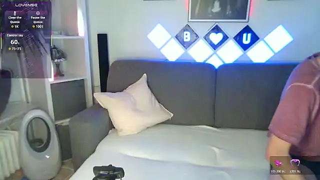 Snapshot of XBellaXundXUweX chatting on 17, 11, 2025 XBellaXundXUweX online show from 17, 11, 2025