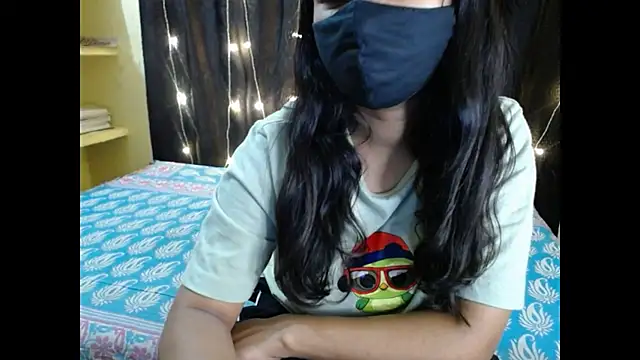 Snapshot of Vanya_7 chatting on 8, 11, 2025 Vanya 7 online show from 8, 11, 2025