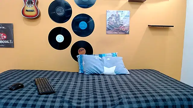 skinnyverus18 online show from 18, 2, 2026