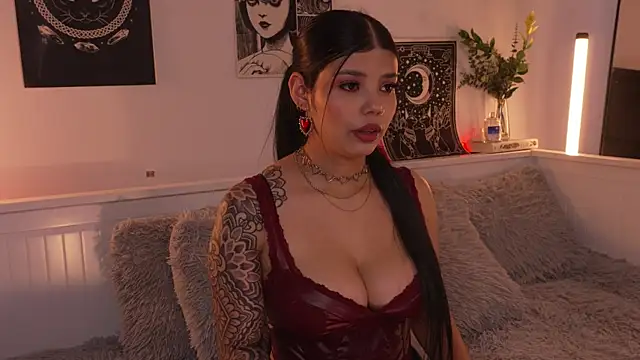 Snapshot of sophieee_art chatting on 14, 11, 2025 sophieee art online show from 14, 11, 2025