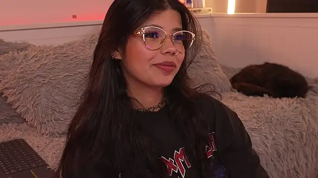 Snapshot of sophieee_art chatting on 8, 1, 2026 sophieee art online show from 8, 1, 2026