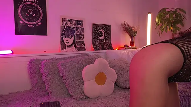 Snapshot of sophieee_art chatting on 26, 2, 2026 sophieee art online show from 26, 2, 2026