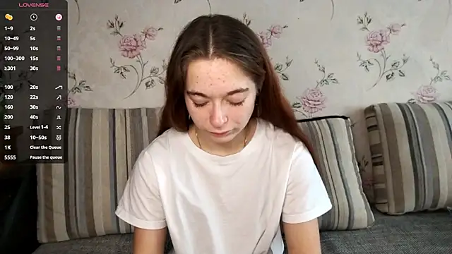 Snapshot of KissKarina chatting on 8, 10, 2025 KissKarina online show from 8, 10, 2025