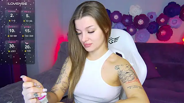 Snapshot of LindaBrilliant chatting on 23, 10, 2025 LindaBrilliant online show from 23, 10, 2025