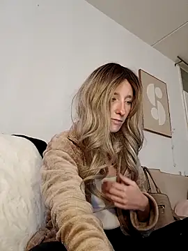 Snapshot of Maeve92 chatting on 12, 9, 2025 Maeve92 online show from 12, 9, 2025